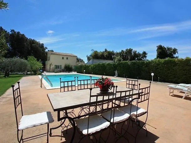 Luxury Villa With Jacuzzi In Carpentras Provence