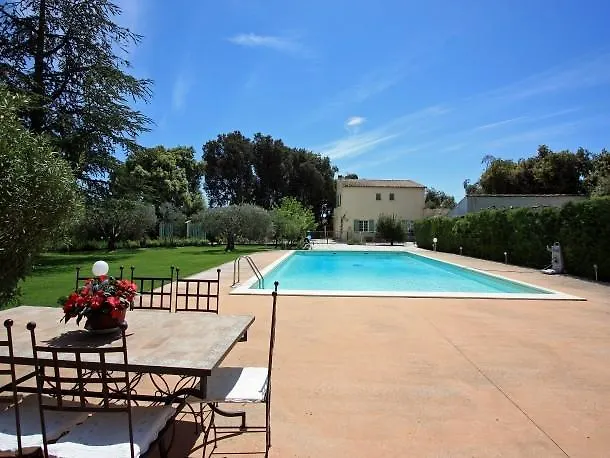 Luxury Villa With Jacuzzi In Carpentras Provence