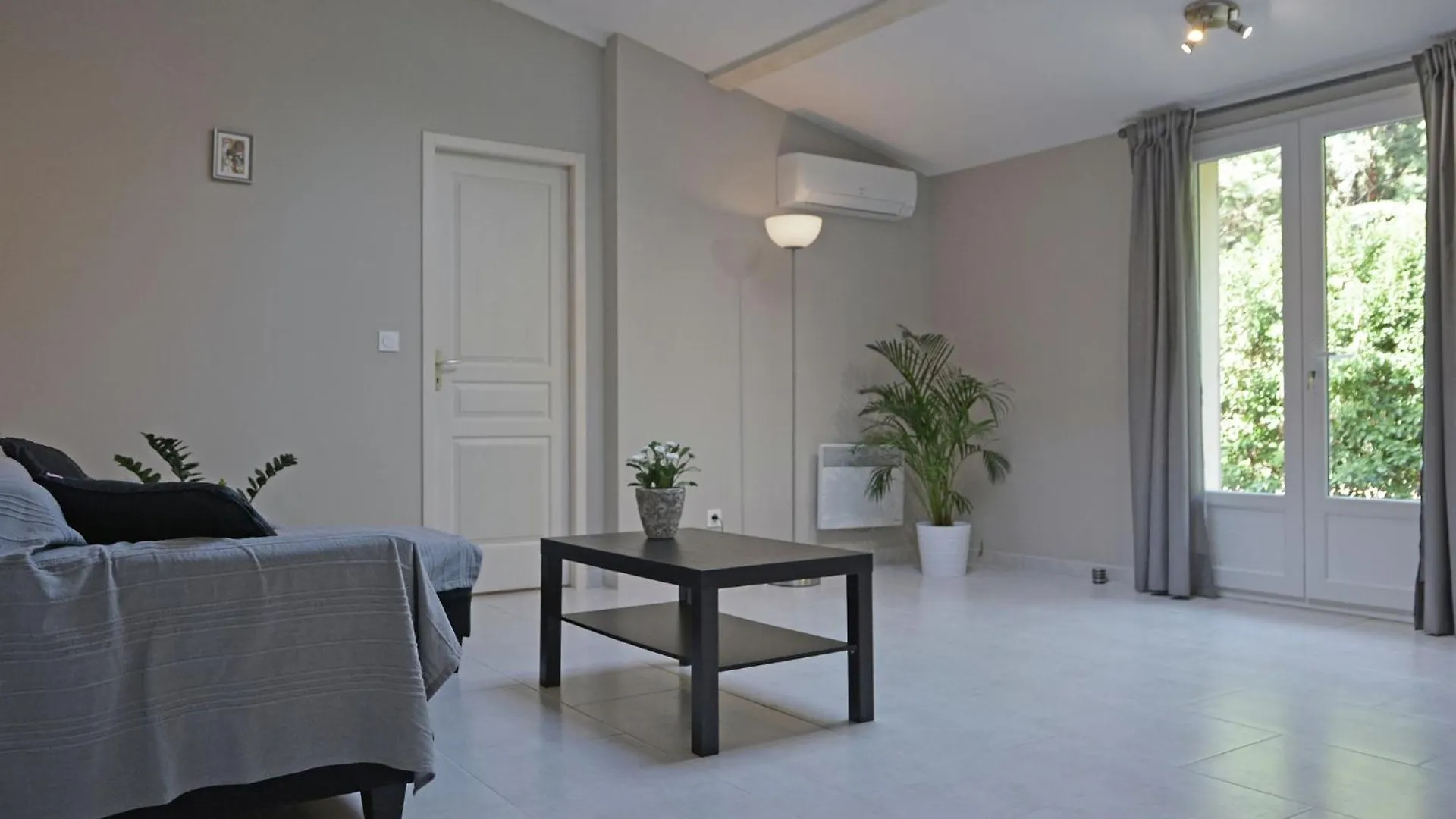 Luxury Villa With Jacuzzi In Carpentras Provence