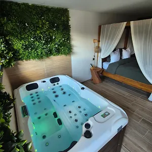 Le Cocoon - Jacuzzi, Sauna Et Piscine Privee Couette-café